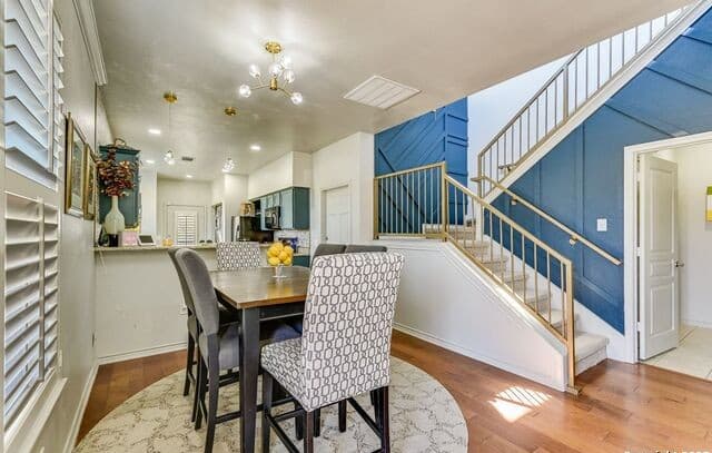 rental at 532  Refugio St in San Antonio, TX — photo 1