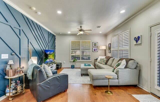 rental at 532  Refugio St in San Antonio, TX — photo 2