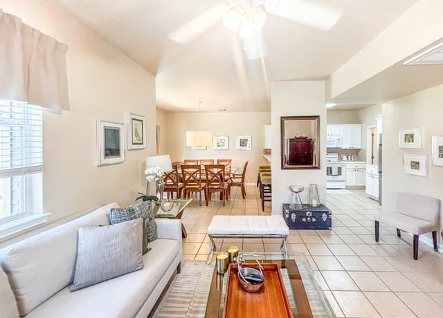 rental at 147  Chapel Hill Circle, in San Antonio, TX — photo 1