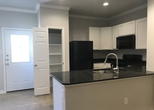 rental at 16917  Showdown Path Unit 102 in Selma, TX — photo 4