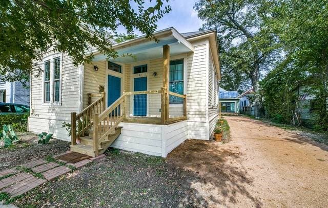rental at 113  Leigh St in San Antonio, TX — photo 1