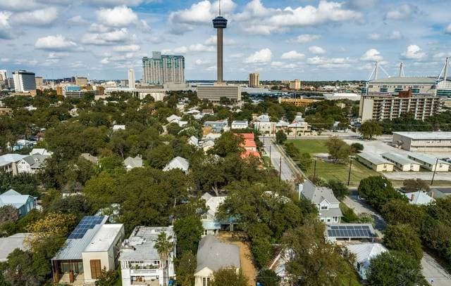 rental at 113  Leigh St in San Antonio, TX — photo 2