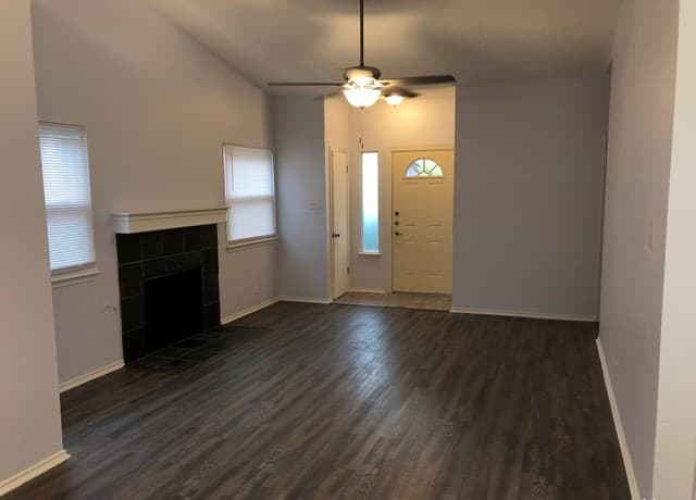 rental at 3455  Ridge Country St in San Antonio, TX — photo 3