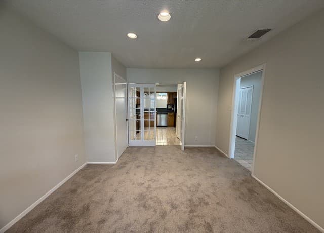 rental at 11119  Whisper Valley St in San Antonio, TX — photo 3