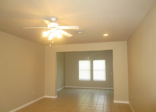rental at 6918  Hallie Rdg in San Antonio, TX — photo 2