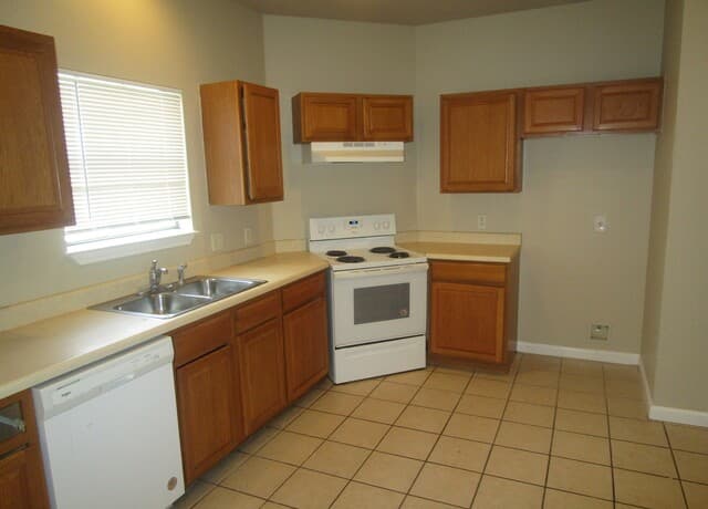 rental at 6918  Hallie Rdg in San Antonio, TX — photo 3