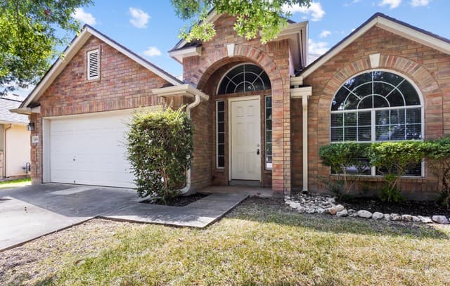 rental at 24415  Flint Crk in San Antonio, TX — photo 1