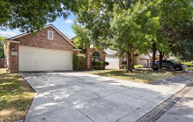 rental at 24415  Flint Crk in San Antonio, TX — photo 2