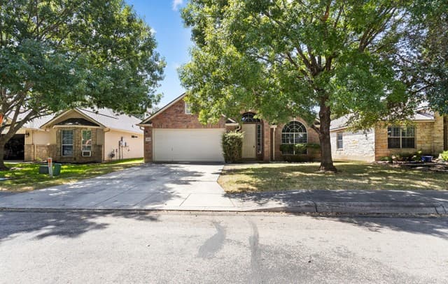 rental at 24415  Flint Crk in San Antonio, TX — photo 3