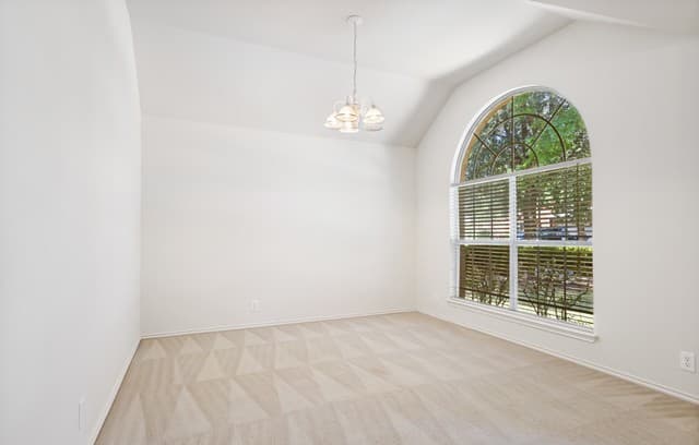 rental at 24415  Flint Crk in San Antonio, TX — photo 5