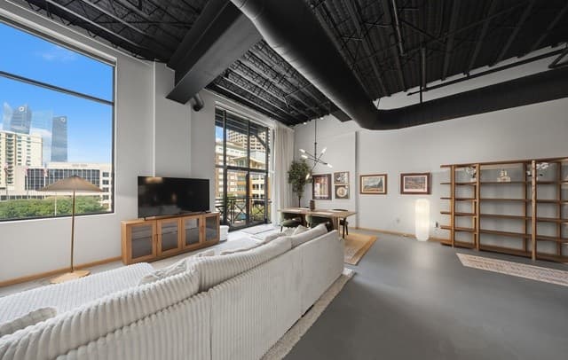 rental at 214 E Travis Unit 303 in San Antonio, TX — photo 4