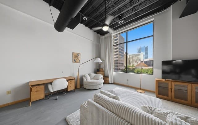 rental at 214 E Travis Unit 303 in San Antonio, TX — photo 5