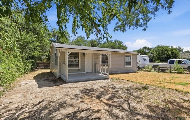 rental at 606 S San Joaquin Ave in San Antonio, TX — photo 1