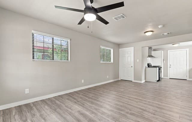 rental at 606 S San Joaquin Ave in San Antonio, TX — photo 3