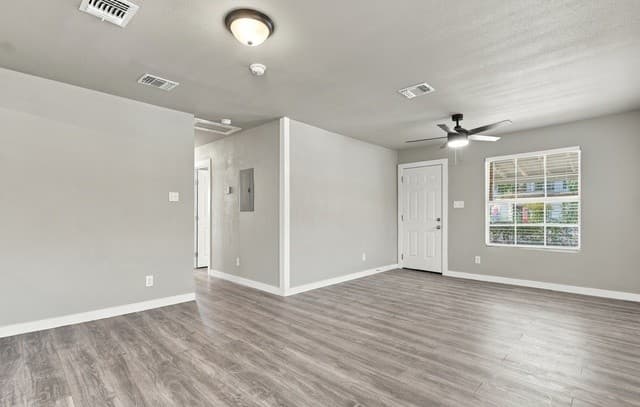 rental at 606 S San Joaquin Ave in San Antonio, TX — photo 5