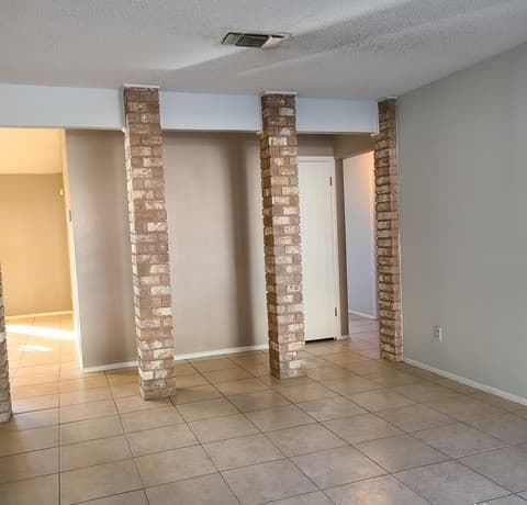rental at 8803  Wimbledon St in San Antonio, TX — photo 2