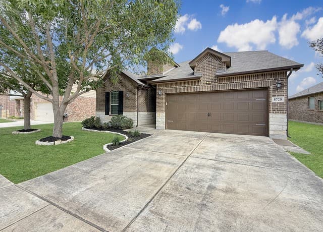 rental at 8720  Indian Blf in Converse, TX — photo 2