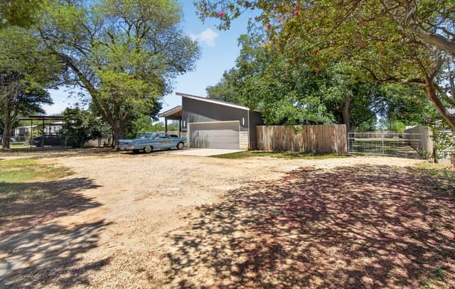 rental at 15227  Rosa Trl in San Antonio, TX — photo 2