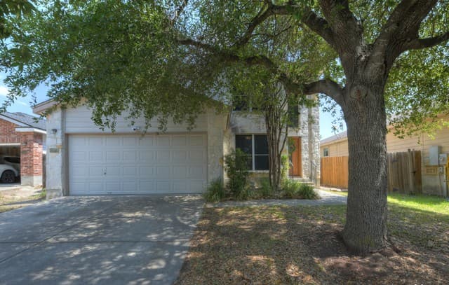 rental at 2377  Carson Loop in New Braunfels, TX — photo 2