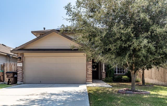 rental at 2714  Lake Horizon in San Antonio, TX — photo 2