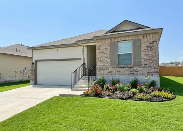 rental at 6851  Titan Park in Converse, TX — photo 1