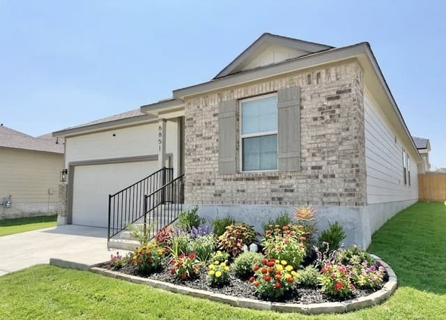 rental at 6851  Titan Park in Converse, TX — photo 3