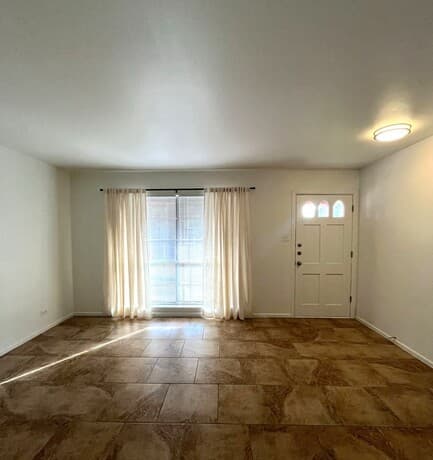 rental at 136  Valley Oak Dr in Schertz, TX — photo 2