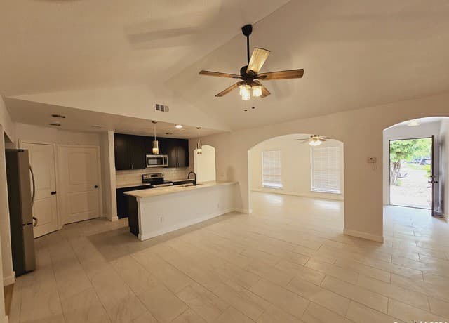 rental at 6700  Yellow Rose St in San Antonio, TX — photo 5