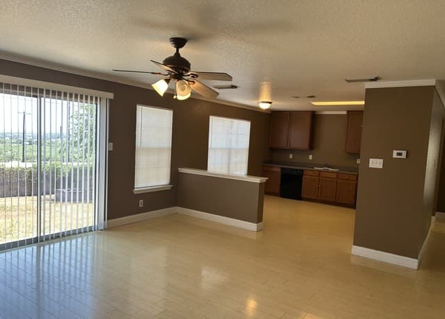 rental at 6326  Kensinger Pass in Converse, TX — photo 5
