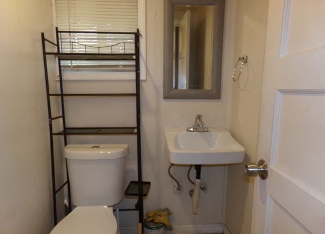 rental at 519  Rigsby Unit 2 in San Antonio, TX — photo 4