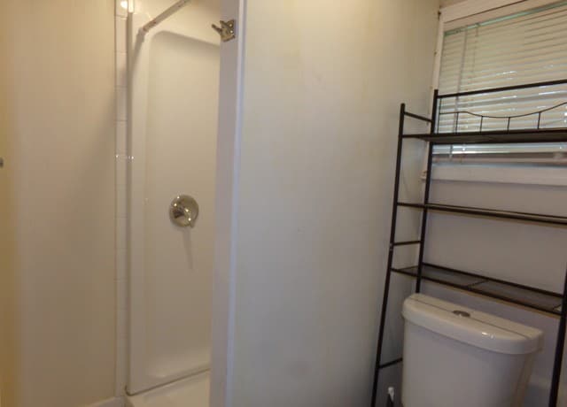 rental at 519  Rigsby Unit 2 in San Antonio, TX — photo 5