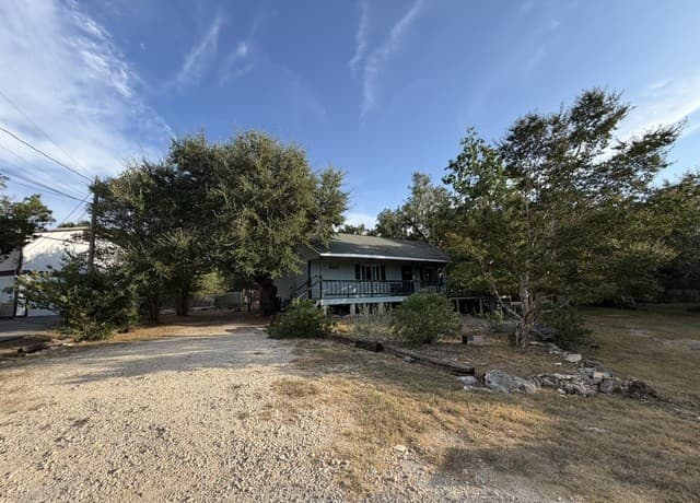 rental at 310 Riviera Dr in Canyon Lake TX