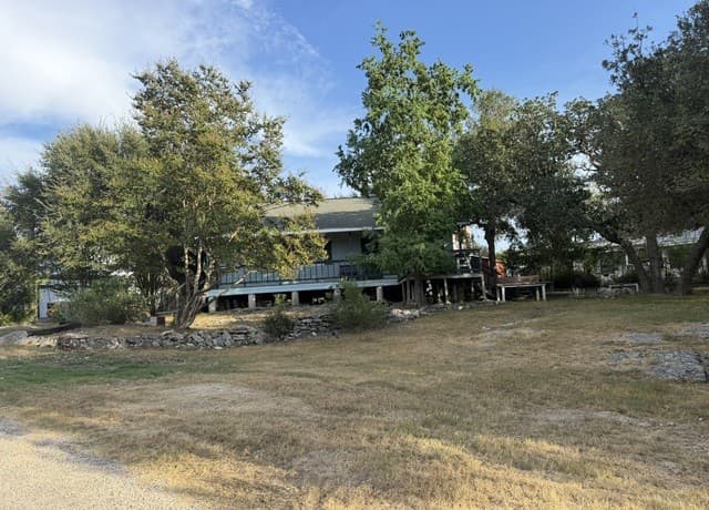 rental at 310  Riviera Dr in Canyon Lake, TX — photo 3