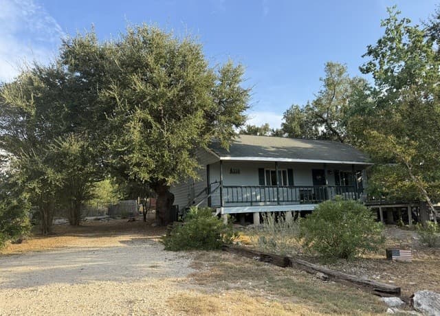 rental at 310  Riviera Dr in Canyon Lake, TX — photo 4