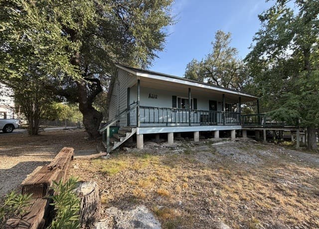 rental at 310  Riviera Dr in Canyon Lake, TX — photo 5