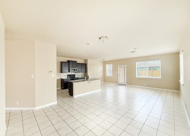 rental at 474  Centinela St in New Braunfels, TX — photo 2
