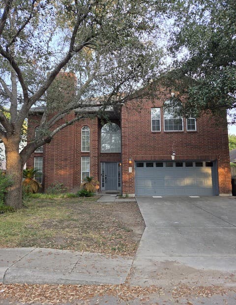 rental at 5850  Creekway in San Antonio, TX — photo 1