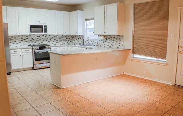 rental at 13707  Riverbank Pass in Helotes, TX — photo 4