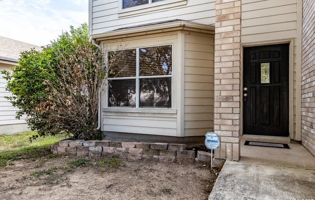 rental at 11023  Barclay Pt in San Antonio, TX — photo 4