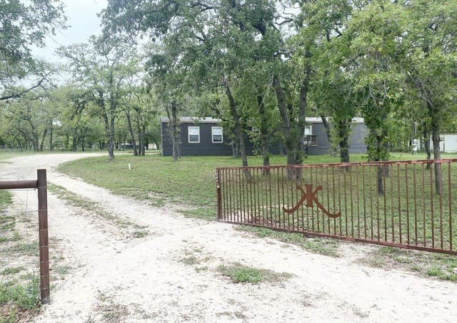 rental at 404  Hollow Oak in La Vernia, TX — photo 1