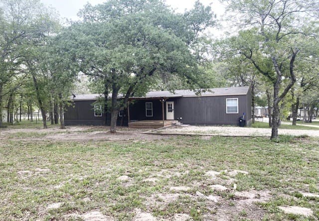 rental at 404  Hollow Oak in La Vernia, TX — photo 3