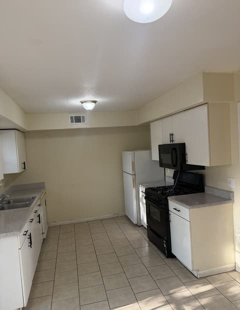 rental at 855 E Sunshine Dr in San Antonio, TX — photo 5
