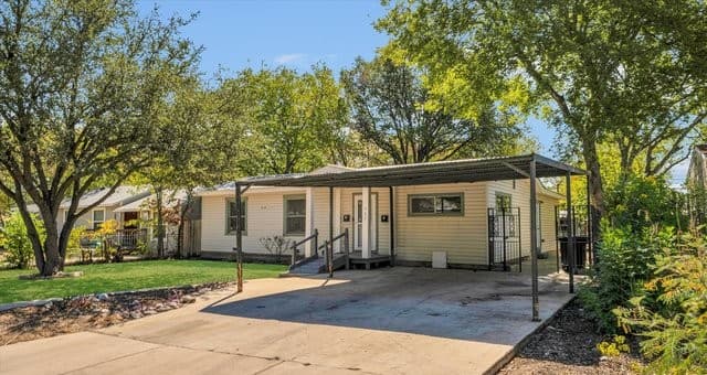 rental at 542  Thorain Blvd Unit 2 in San Antonio, TX — photo 1