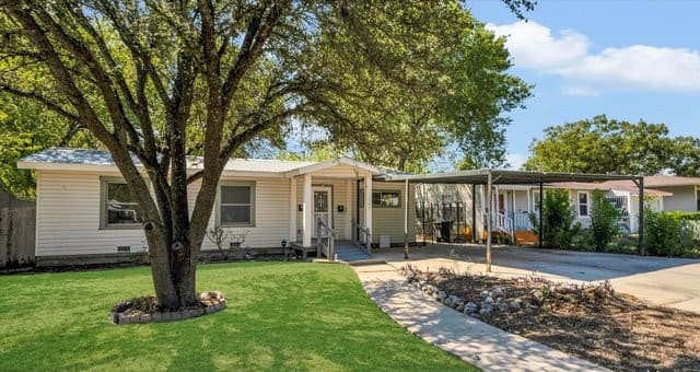 rental at 542  Thorain Blvd Unit 2 in San Antonio, TX — photo 2