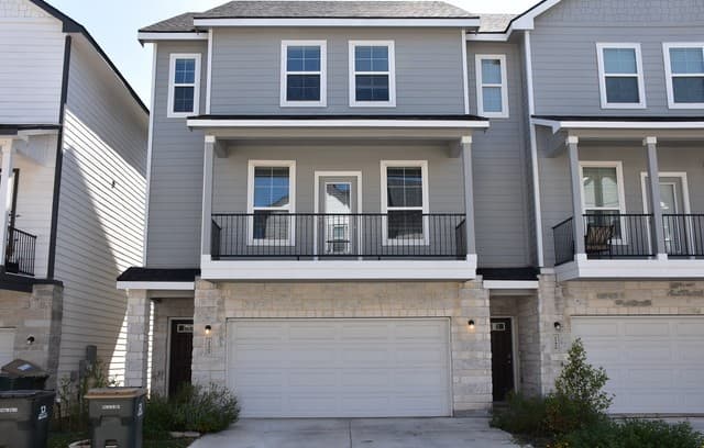 rental at 21502  James Charles in San Antonio, TX — photo 1