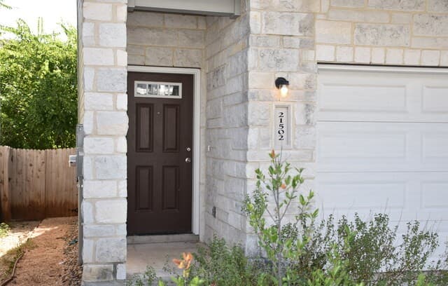 rental at 21502  James Charles in San Antonio, TX — photo 2