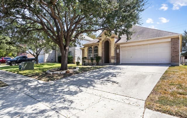 rental at 908  Rimrock Trl in Schertz, TX — photo 2