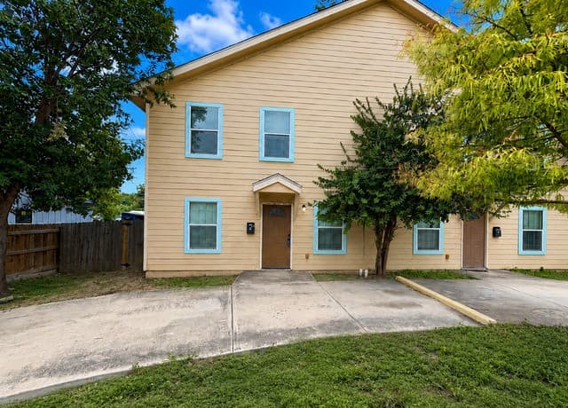 rental at 1221 N Navidad Unit 1 in San Antonio, TX — photo 1