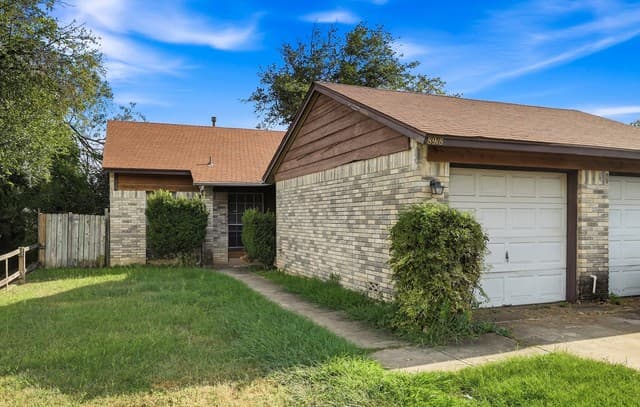 rental at 8918  Fall River Dr in San Antonio, TX — photo 1
