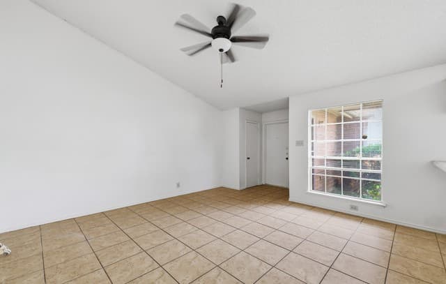 rental at 8918  Fall River Dr in San Antonio, TX — photo 3